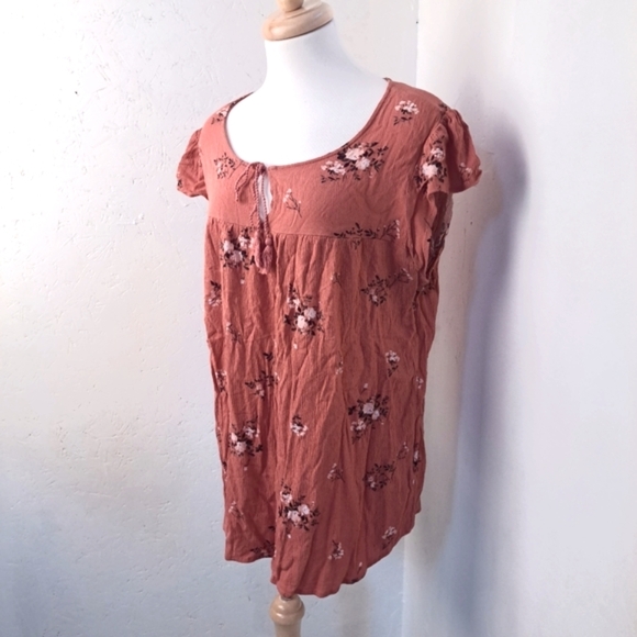 Denver Hayes | pink floral cute t shirt with front key hole tie up - Picture 2 of 14